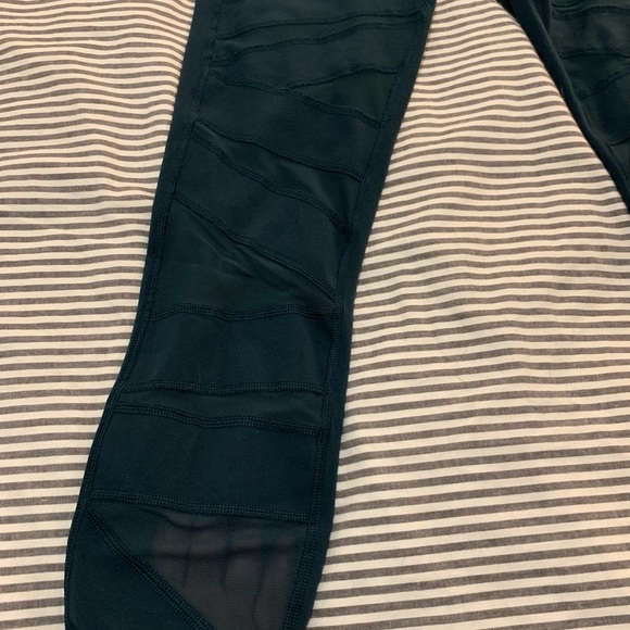 lululemon athletica Mesh Wrap Wunder Unders - Picture 3 of 5